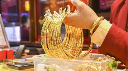 Gold pices in Vietnam retreat after record high