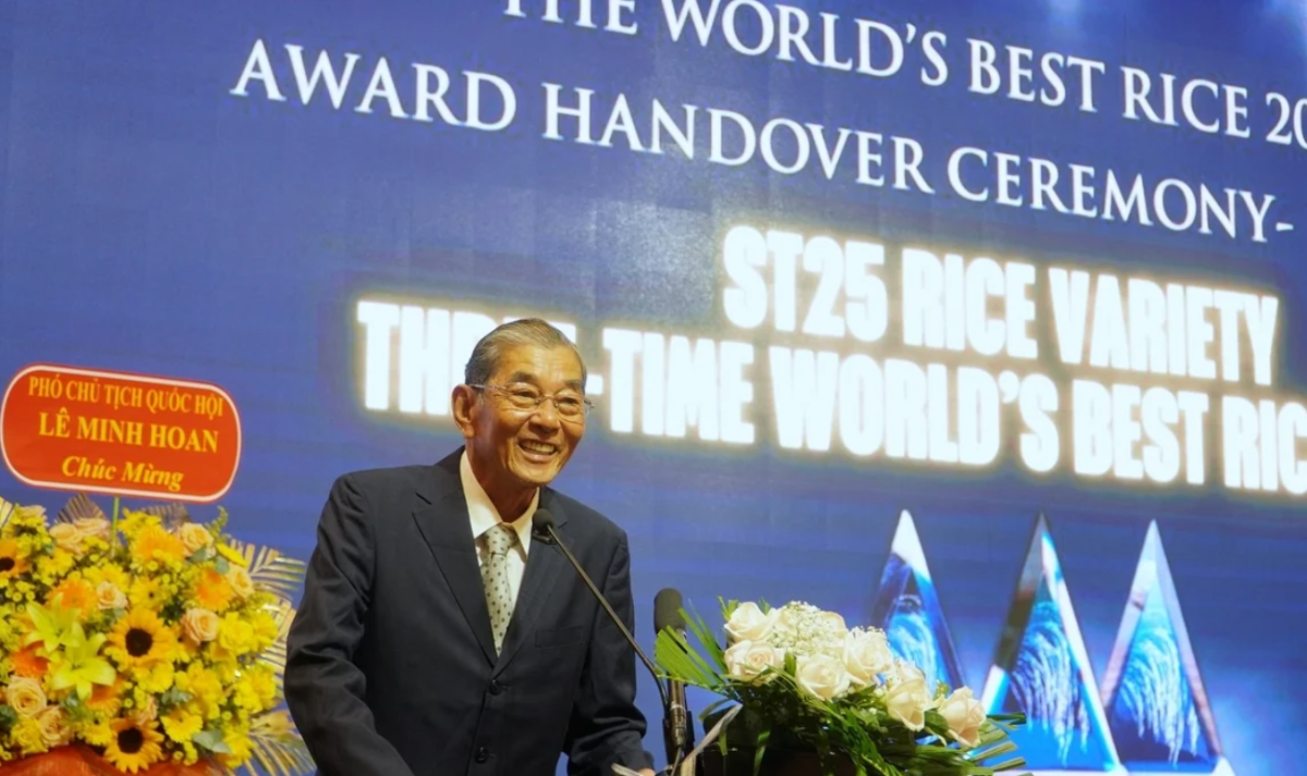 Ông Jeremy Zwinger: 