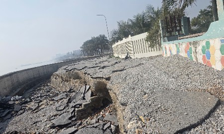 Kè biển Hải Tiến sạt lở nghiêm trọng, du lịch địa phương đứng trước
