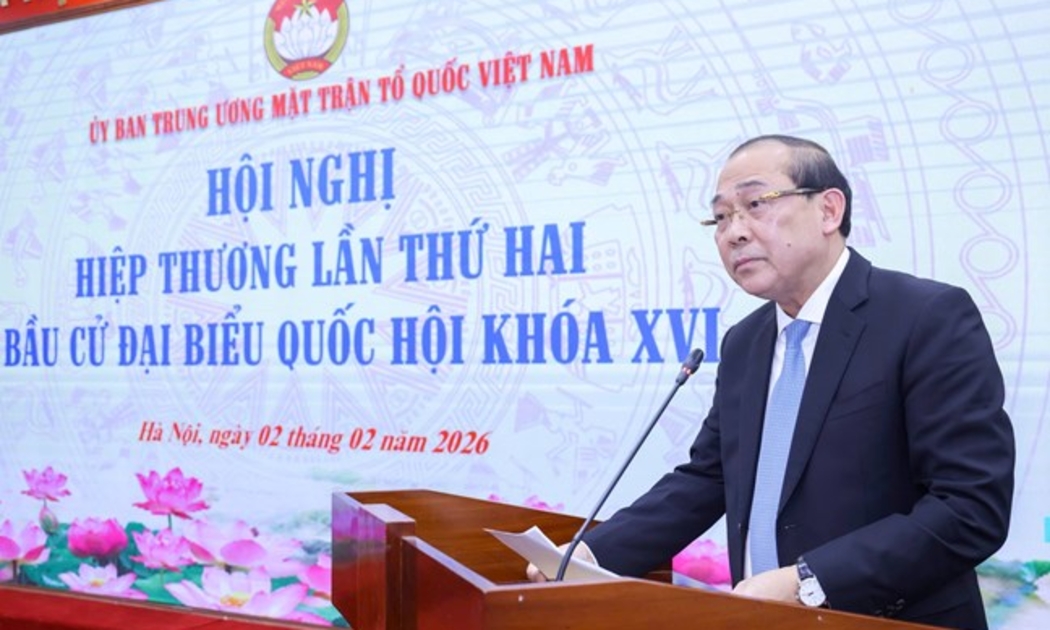 Phó Chủ tịch Ủy ban Trung ương Mặt trận Tổ quốc Việt Nam Hoàng Công Thủy trình bày báo cáo tại Hội nghị. Ảnh: Mặt trận.