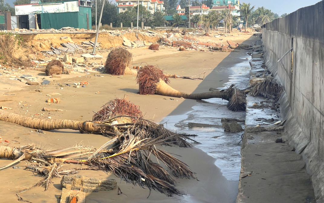 Bờ biển Hải Tiến cần sớm được khắc phục để bảo đảm an toàn trước mùa du lịch 2026.