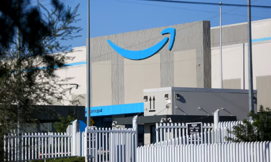 Một kho hàng của Amazon. Công ty đang sa thải thêm 16.000 nhân viên. Nguồn: Julio Cesar Aguilar/AFP/Getty.