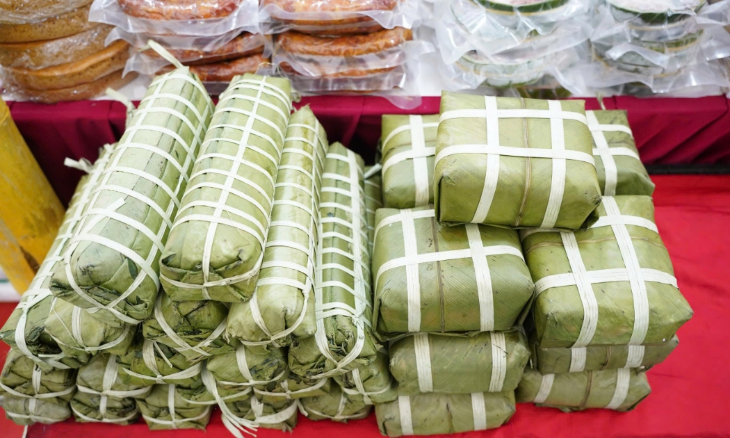 Bánh chưng của các đơn vị mang đến Hội chợ Mùa Xuân. 