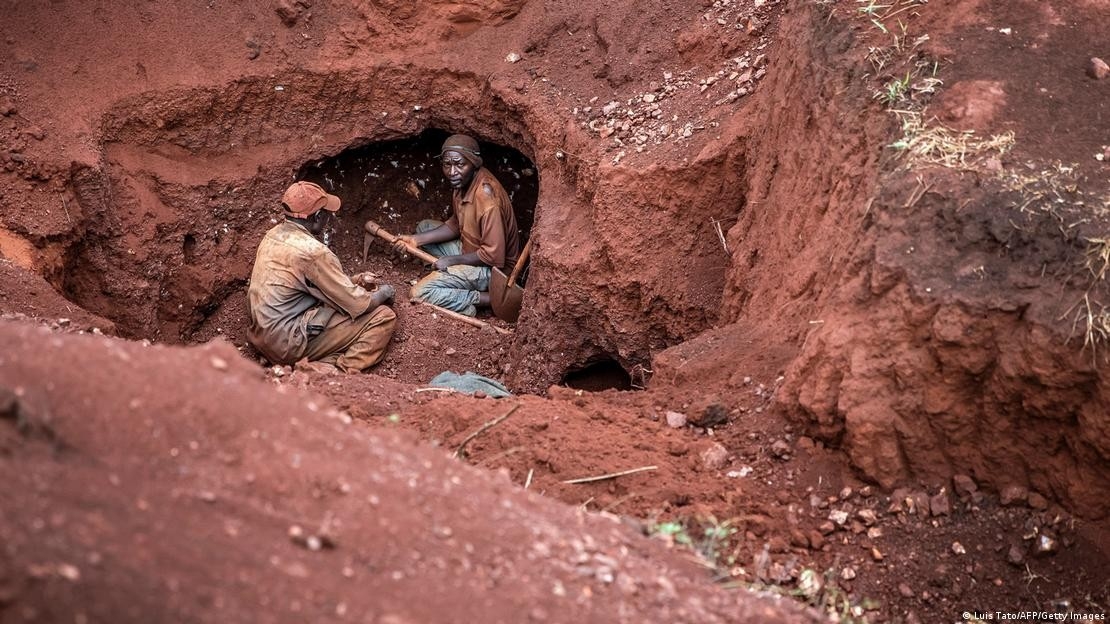 Từ Ghana đến Tanzania, các thợ mỏ công nghiệp và thủ công ồ ạt tìm vàng. Trong ảnh là khu vực Geita (Tanzania), nơi vàng hiện chiếm 90% kim ngạch xuất khẩu khoáng sản của nước này. Ảnh: Luis Tato/AFP/Getty Images