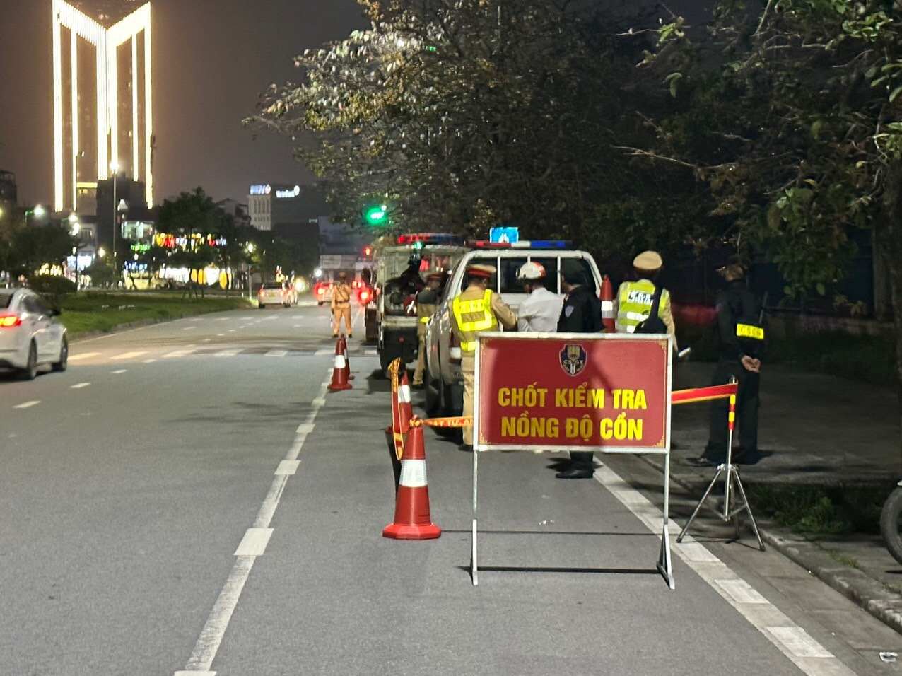 Bộ Công an khuyến cáo người dân thực hiện nghiêm quy định “đã uống rượu, bia không lái xe”. Ảnh minh hoạ