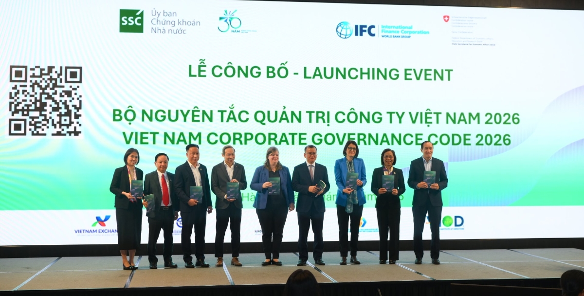 Các đại biểu chụp ảnh tại Lễ công bố Bộ Nguyên tắc quản trị công ty Việt Nam 2026 ngày 4/2.