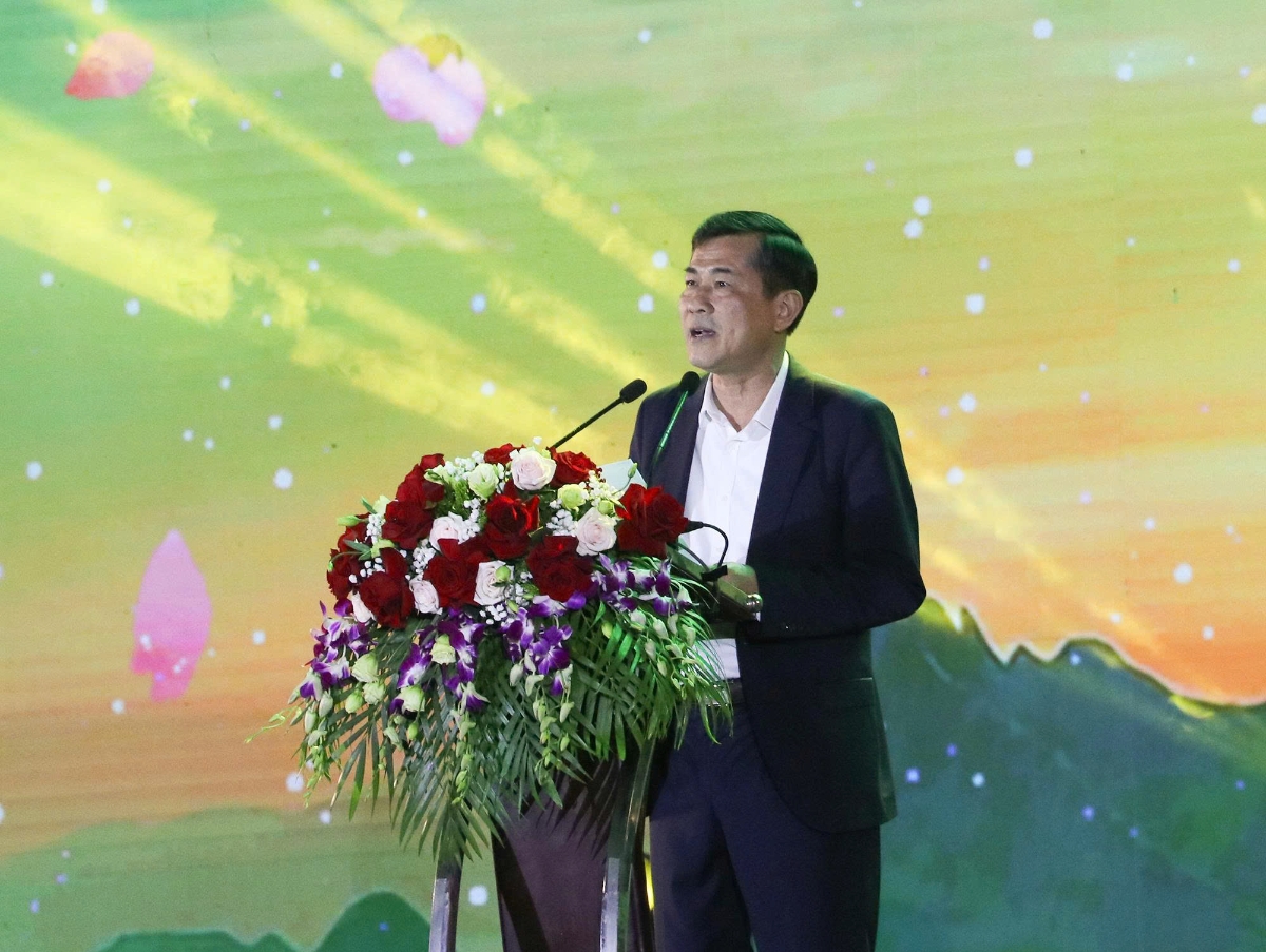 Phó Chủ tịch UBND tỉnh Nghệ An Thái Văn Thành phát biểu khai mạc chương trình