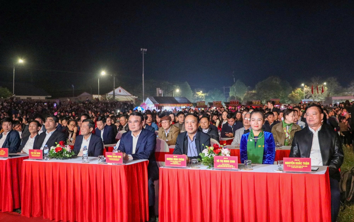 Các đại biểu dự lễ khai mạc Chương trình “Sắc Xuân vùng cao - Ấm tình đồng bào” năm 2026.