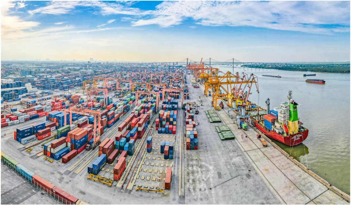 Hàng nghìn phương tiện vận chuyển hàng hoá nhập khẩu đang bị ách tắc tại cửa khẩu do chưa có hướng dẫn chuyển tiếp từ Nghị định 46