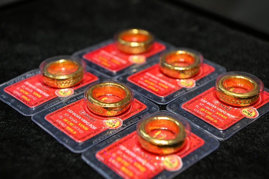 Chênh lệch giá mua, bán vàng nhẫn tới 4,5 triệu đồng/lượng