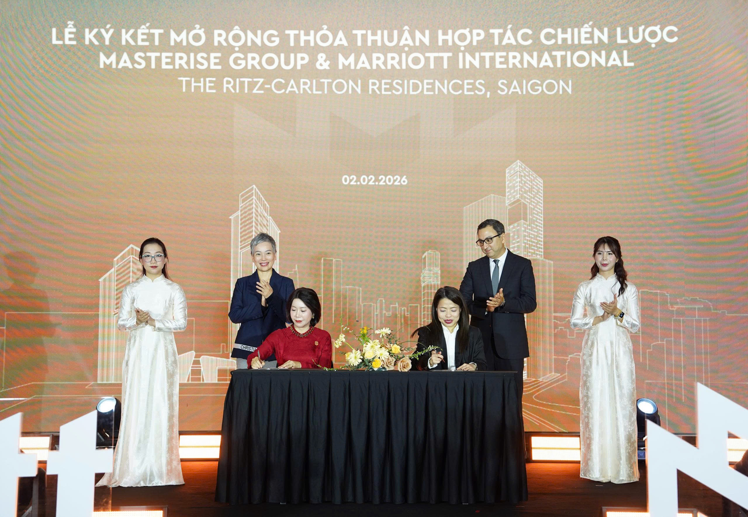 Ký kết thỏa thuận hợp tác giữa hai bên cho khu căn hộ The Ritz-Carlton Residences, Saigon.
