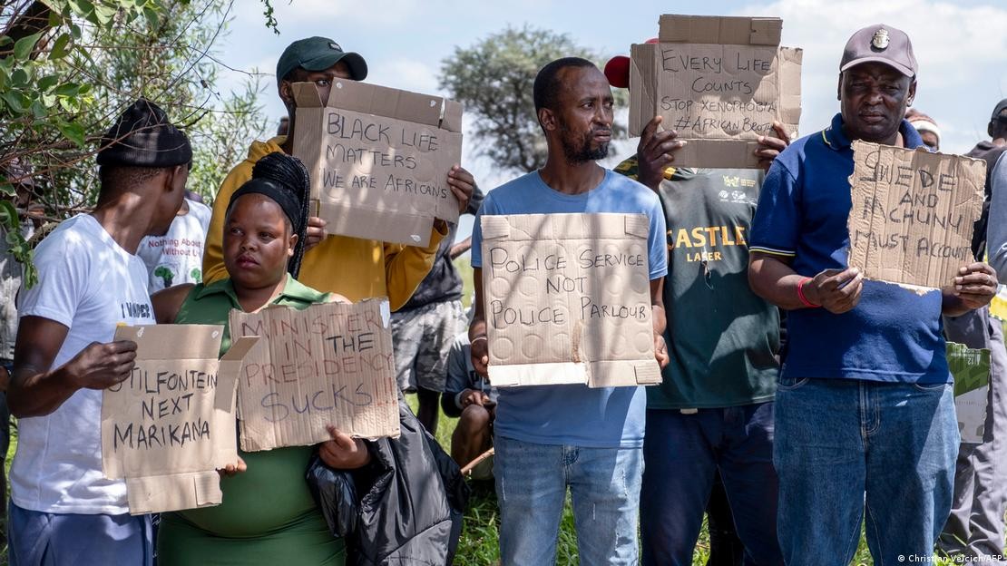 Năm 2025, hơn hai chục thợ mỏ trái phép được cứu sống và ít nhất 15 thi thể được tìm thấy tại một mỏ vàng bỏ hoang ở Nam Phi. Ảnh: Christian Velcich/AFP