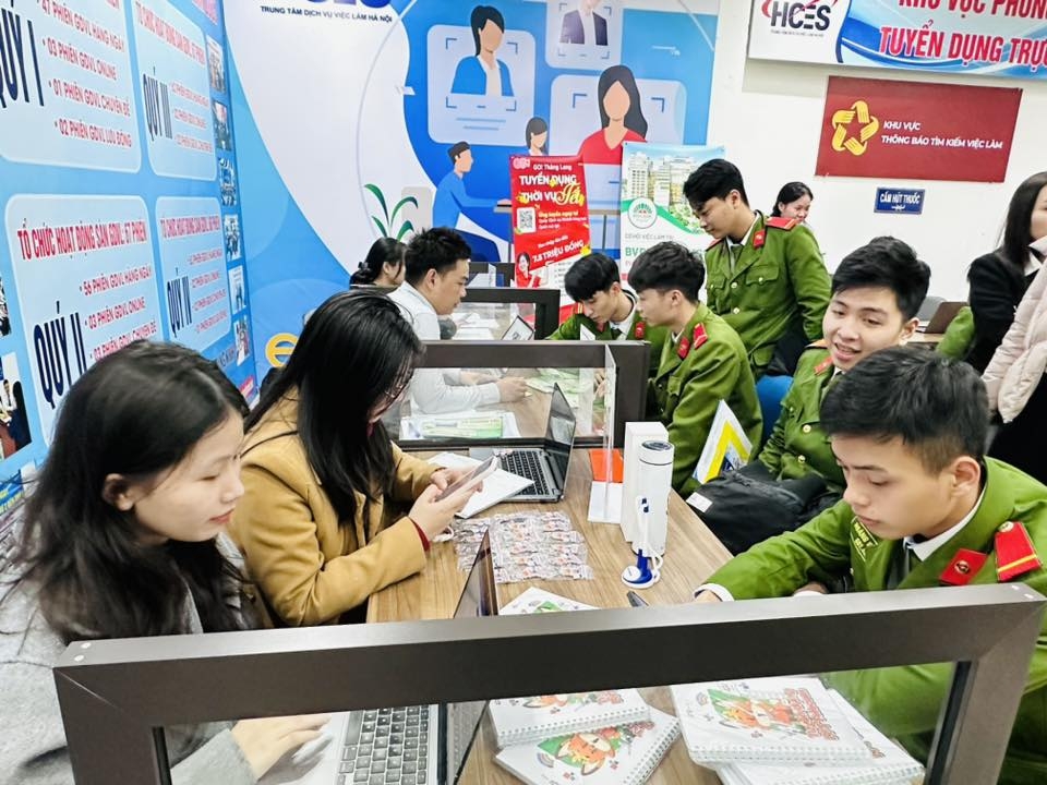 Hoạt động tư vấn, kết nối tuyển dụng trong phiên giao dịch việc làm.&nbsp;