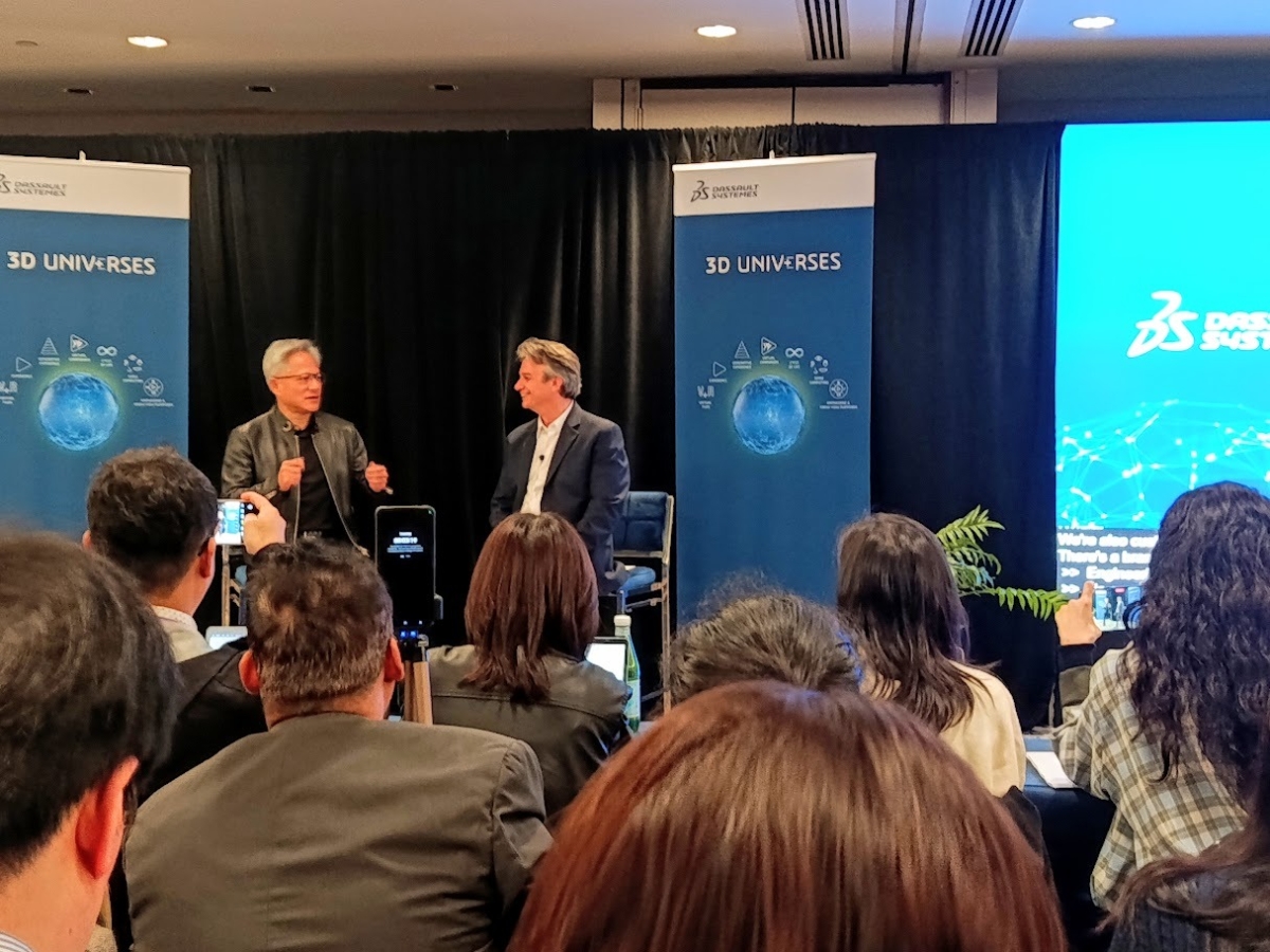 CEO Nvidia Jensen Huang&nbsp; (bên trái) và CEO&nbsp;Pascal Daloz của Dassault Systèmes chia sẻ tại sự kiện 3DEXPRIENCE World 2026
