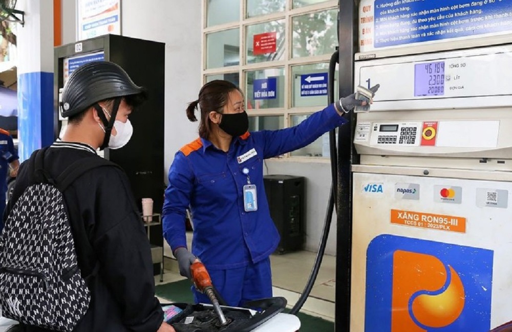 Giá các mặt hàng xăng được điều chỉnh tăng mạnh từ chiều 26/2/2026.