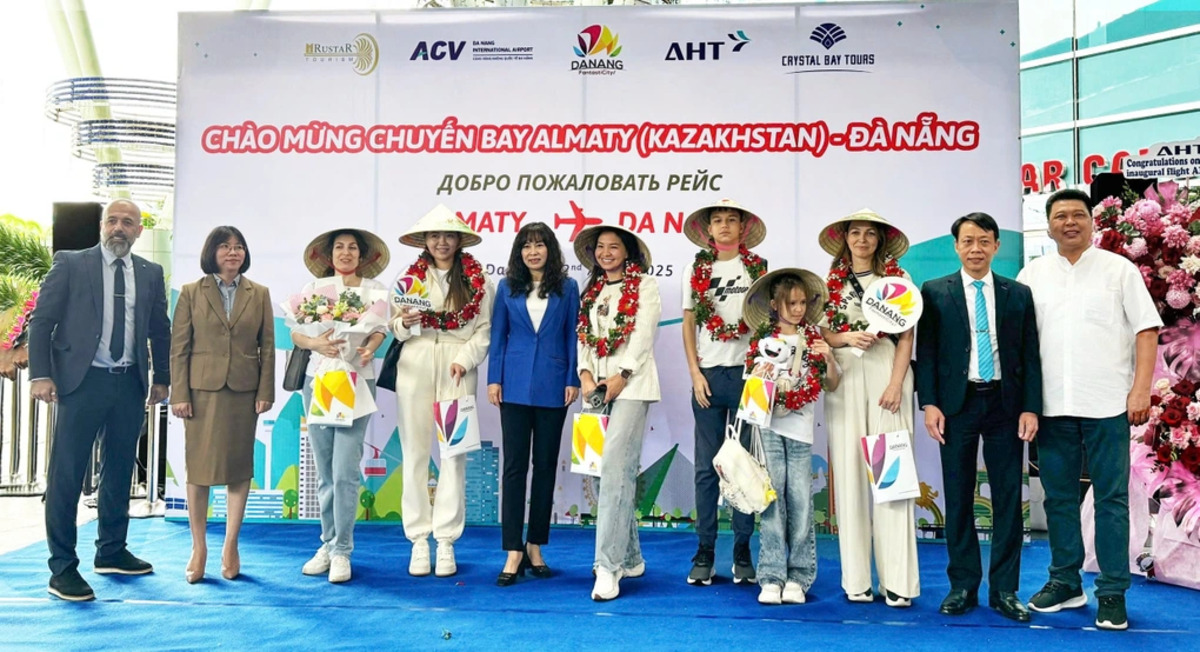 Chuyến bay charter đầu tiên từ Almaty đến Đà Nẵng ngày 2/4/2025 do Crystal Bay khai thác. Ảnh: CBAir.