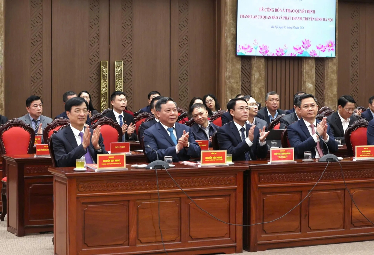 Ủy viên Bộ Chính trị, Bí thư Thành ủy Hà Nội Nguyễn Duy Ngọc cùng các đồng chí lãnh đạo Thành phố tham dự buổi lễ.