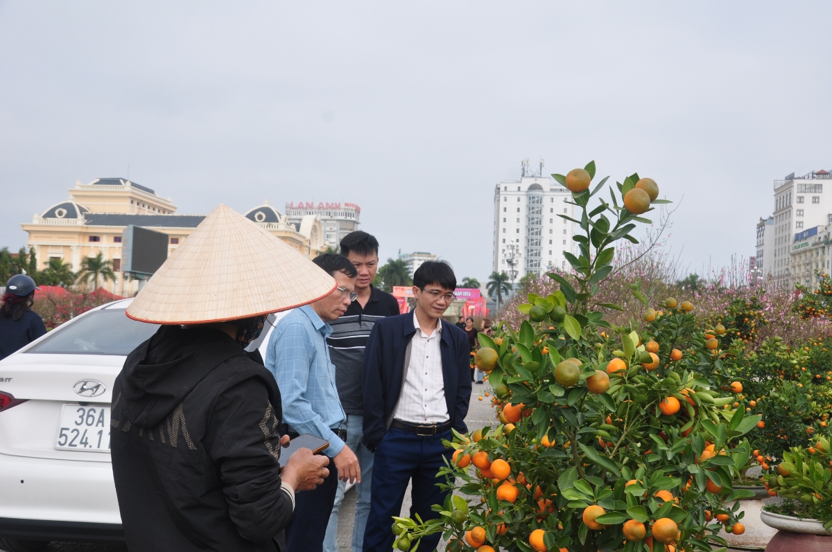 Không khí mua sắm rộn ràng những ngày cận Tết