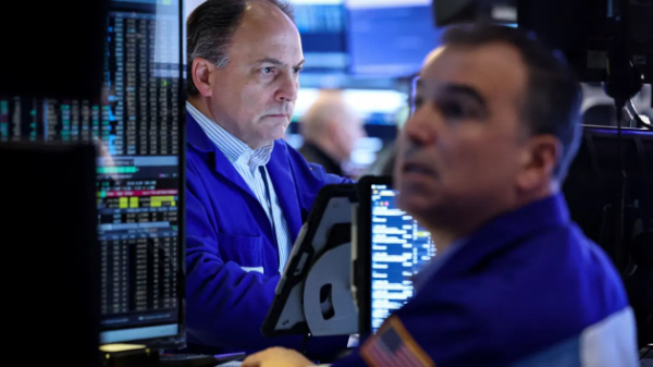 S&P 500 giảm liền 2 phiên, bitcoin vẫn lao dốc, giá dầu nhảy hơn 3% sau tin Iran