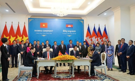 Tổng Bí thư Tô Lâm chứng kiến Lễ ký và trao các văn kiện hợp tác tại Campuchia
