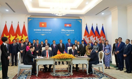 Tổng Bí thư Tô Lâm chứng kiến Lễ ký và trao các văn kiện hợp tác tại Campuchia