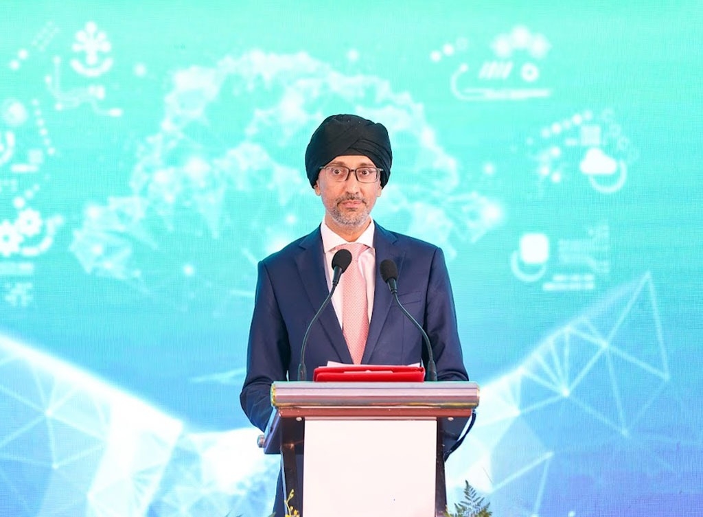 Ngài Rajpal Singh, Đại sứ đặc mệnh toàn quyền nước Cộng hòa Singapore tại Việt Nam phát biểu tại Lễ khởi công. Ảnh: Viết Dư