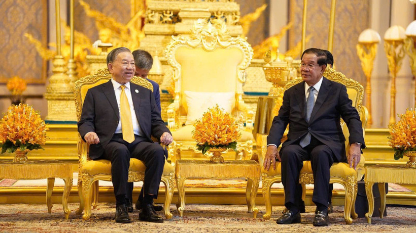 Tổng Bí thư Tô Lâm và Chủ tịch CPP Hun Sen. Ảnh: TTXVN.