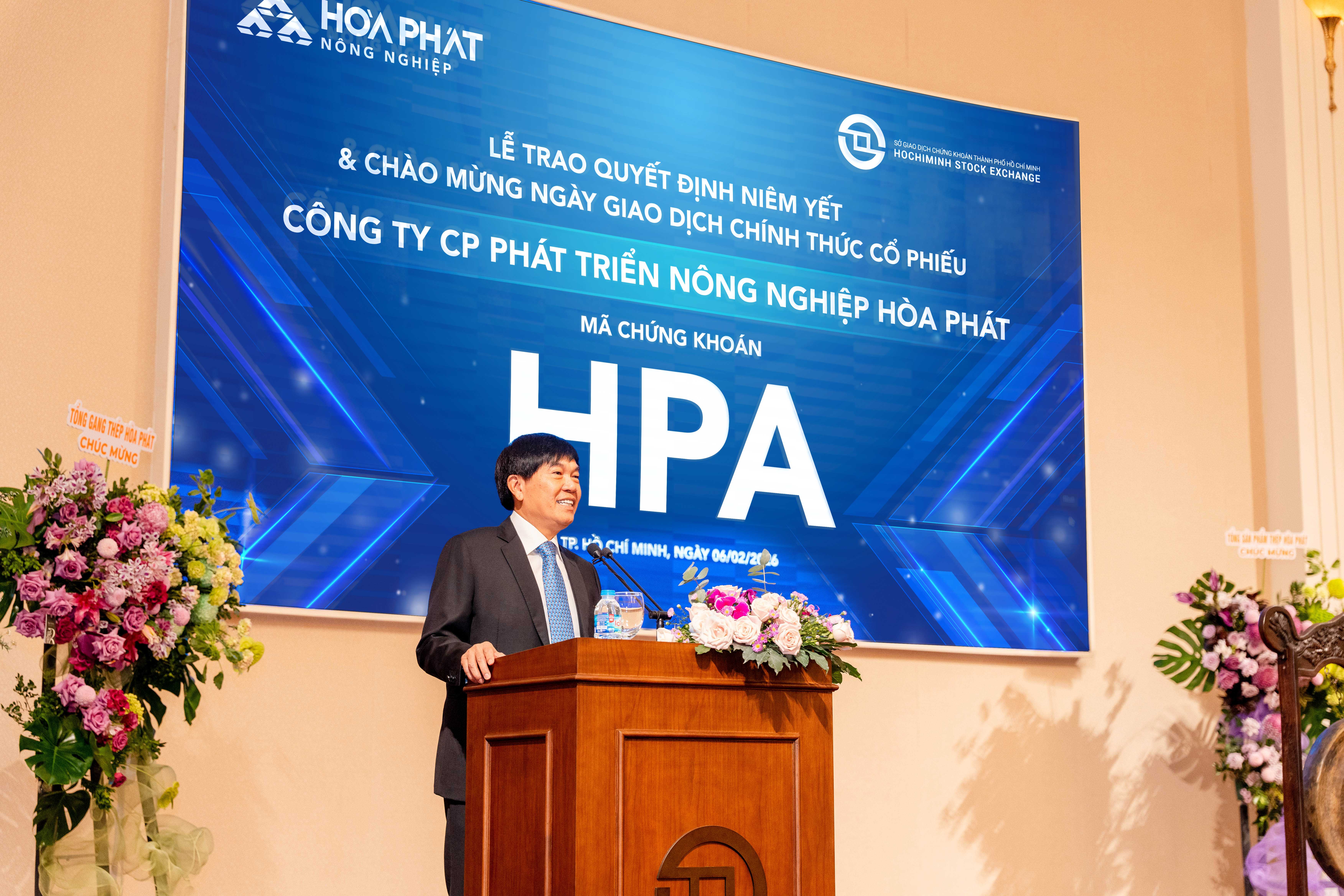 Ông Trần Đình Long, Chủ tịch HĐQT Tập đoàn Hòa Phát phát biểu tại Lễ trao quyết định niêm yết cổ phiếu HPA.