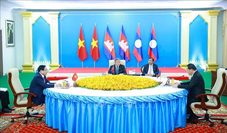 Thủ tướng Phạm Minh Chính và Thủ tướng Vương quốc Campuchia Hun Manet cùng Thủ tướng Lào Sonexay Siphandone tại cuộc gặp Thủ tướng ba nước - Ảnh: TTXVN