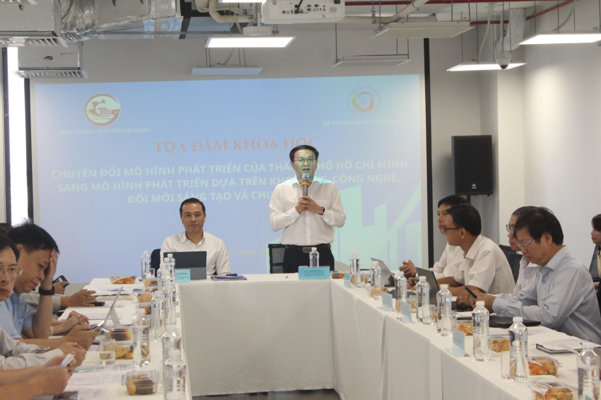 Các chuyên gia tại tọa đàm “Chuyển đổi mô hình phát triển của TP. Hồ Chí Minh sang mô hình phát triển dựa trên khoa học công nghệ, đổi mới sáng tạo và chuyển đổi số”, ngày 5/2.