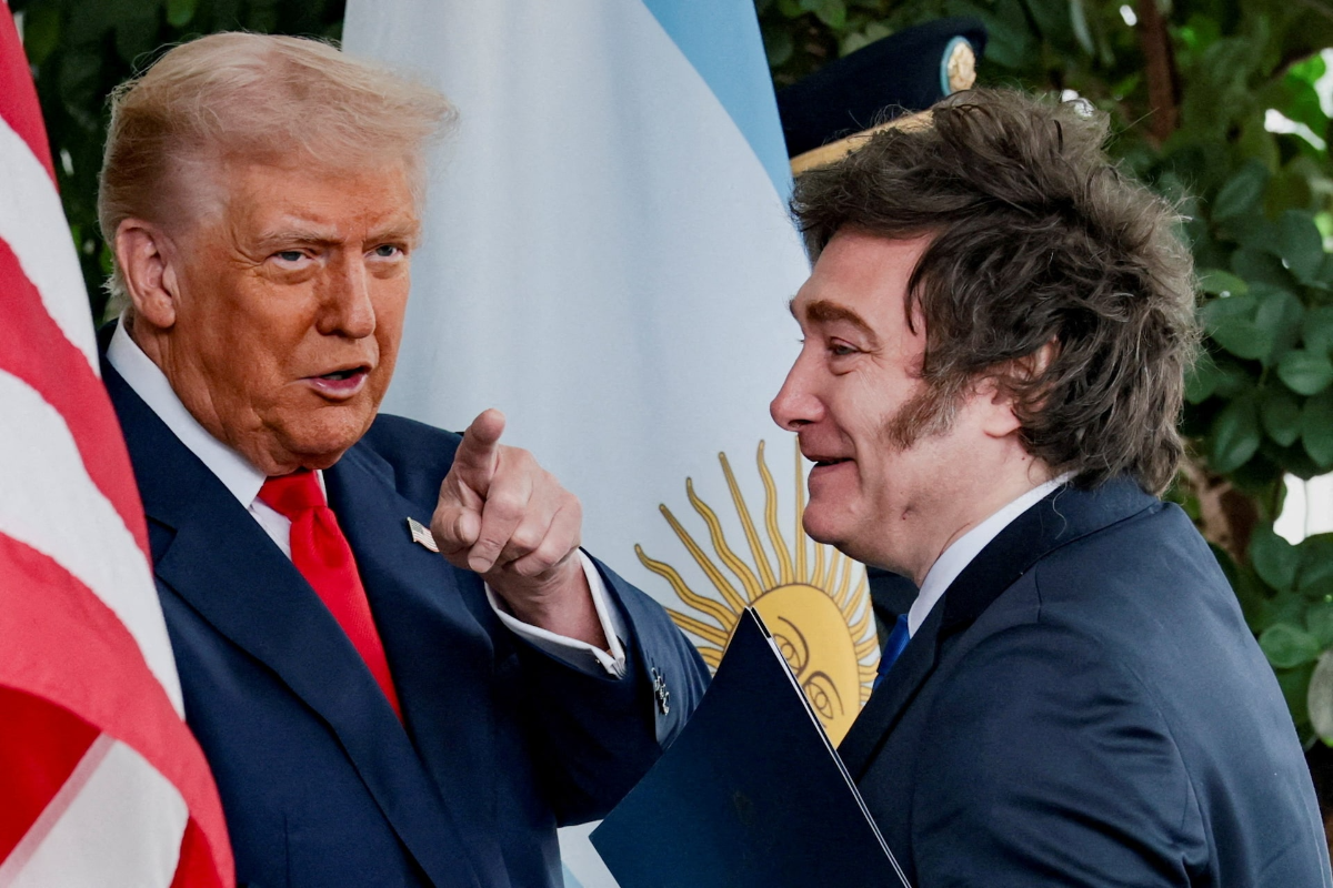 Tổng thống Mỹ Donald Trump (trái) và Tổng thống Javier Milei - Ảnh: Getty Images