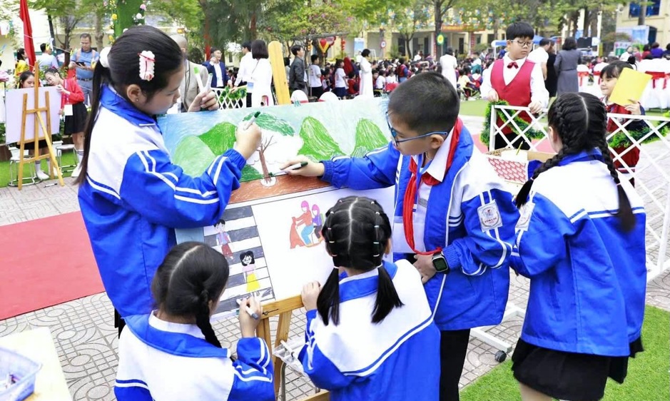 <i>Các hoạt động của Toyota Việt Nam không chỉ giúp các em học sinh nâng cao kiến thức an toàn giao thông mà còn thay đổi cách tiếp cận thông tin một cách hiệu quả.</i>