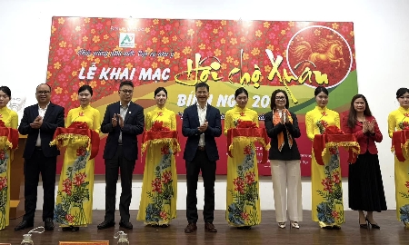 Cắt băng khai mạc Hội chợ Xuân 2026