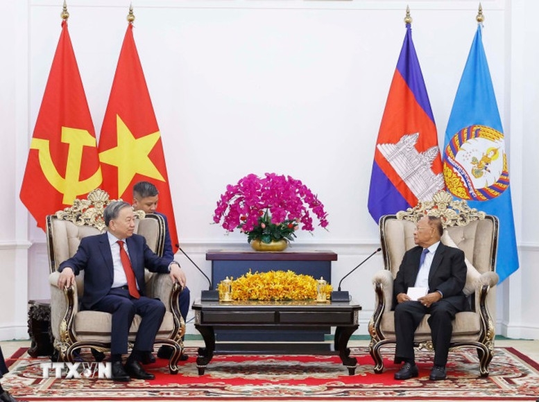 Tổng Bí thư Tô Lâm hội kiến Chủ tịch danh dự Đảng Nhân dân Campuchia Heng Samrin - Ảnh: TTXVN