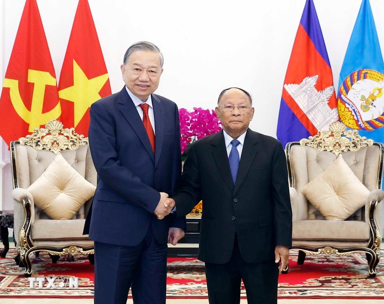 Tổng Bí thư Tô Lâm gặp Chủ tịch danh dự Đảng Nhân dân Campuchia Heng Samrin - Ảnh: TTXVN.