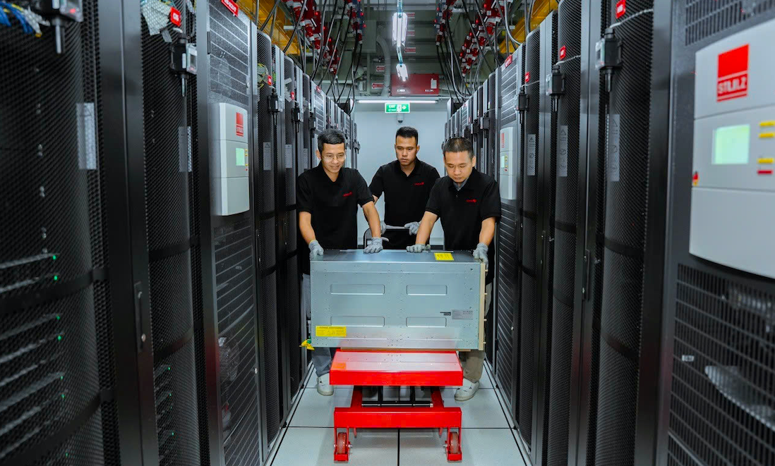 Hệ thống siêu máy tính B200 có hiệu năng lên tới 1,5 ExaFLOPs FP8, tương đương 1.500 triệu tỷ phép tính mỗi giây.