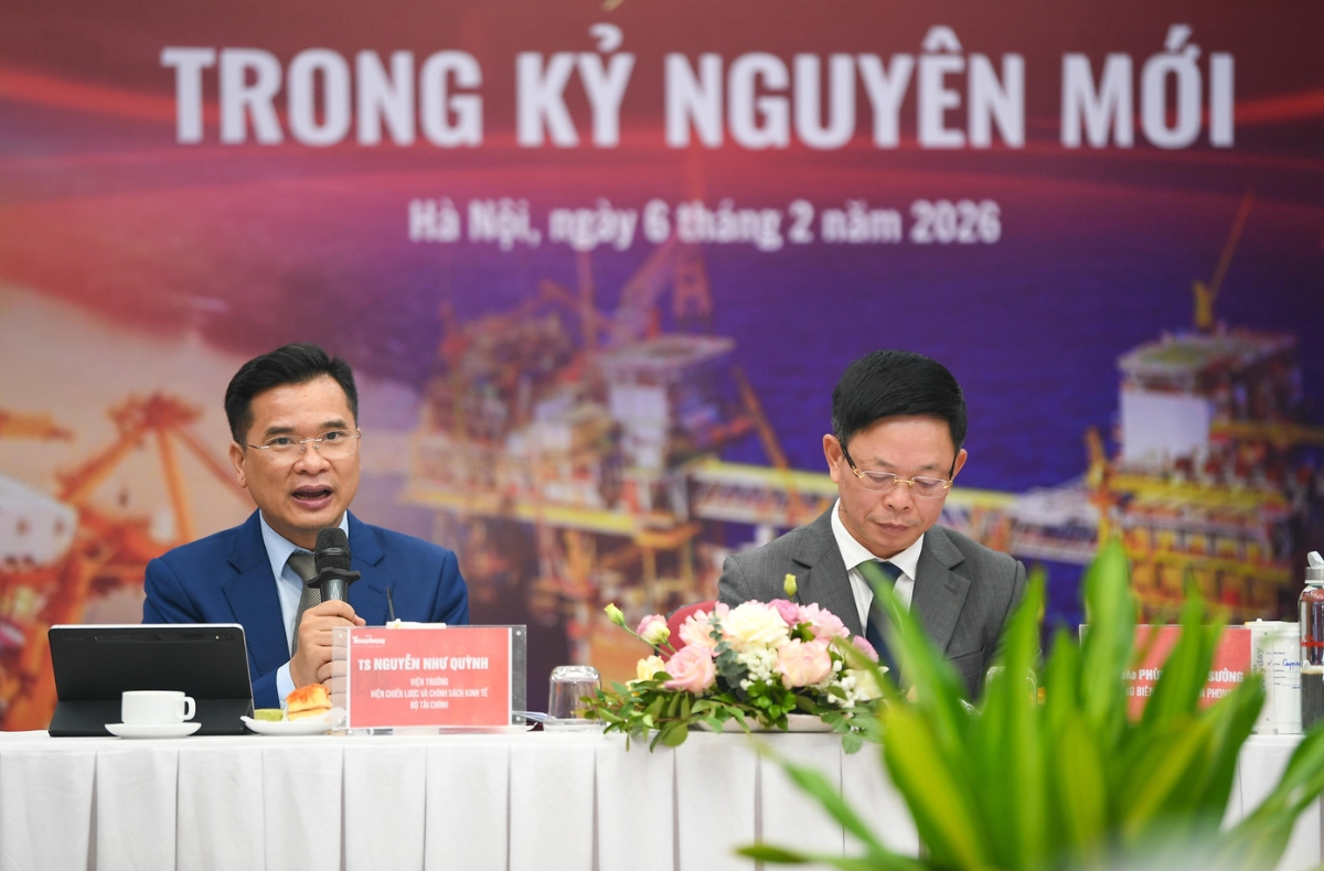 TS. Nguyễn Như Quỳnh, Viện&nbsp;Viện trưởng Viện Chiến lược và Chính sách kinh tế (Bộ Tài chính) và Nhà báo Phùng Công Sưởng, Tổng Biên tập Báo Tiền phong chủ trì Tọa đàm.