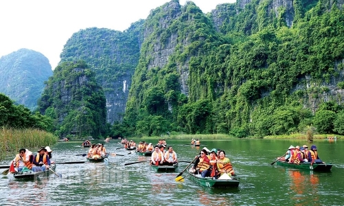 Giảm rác thải nhựa hướng tới phát triển du lịch xanh bền vững tại Việt Nam