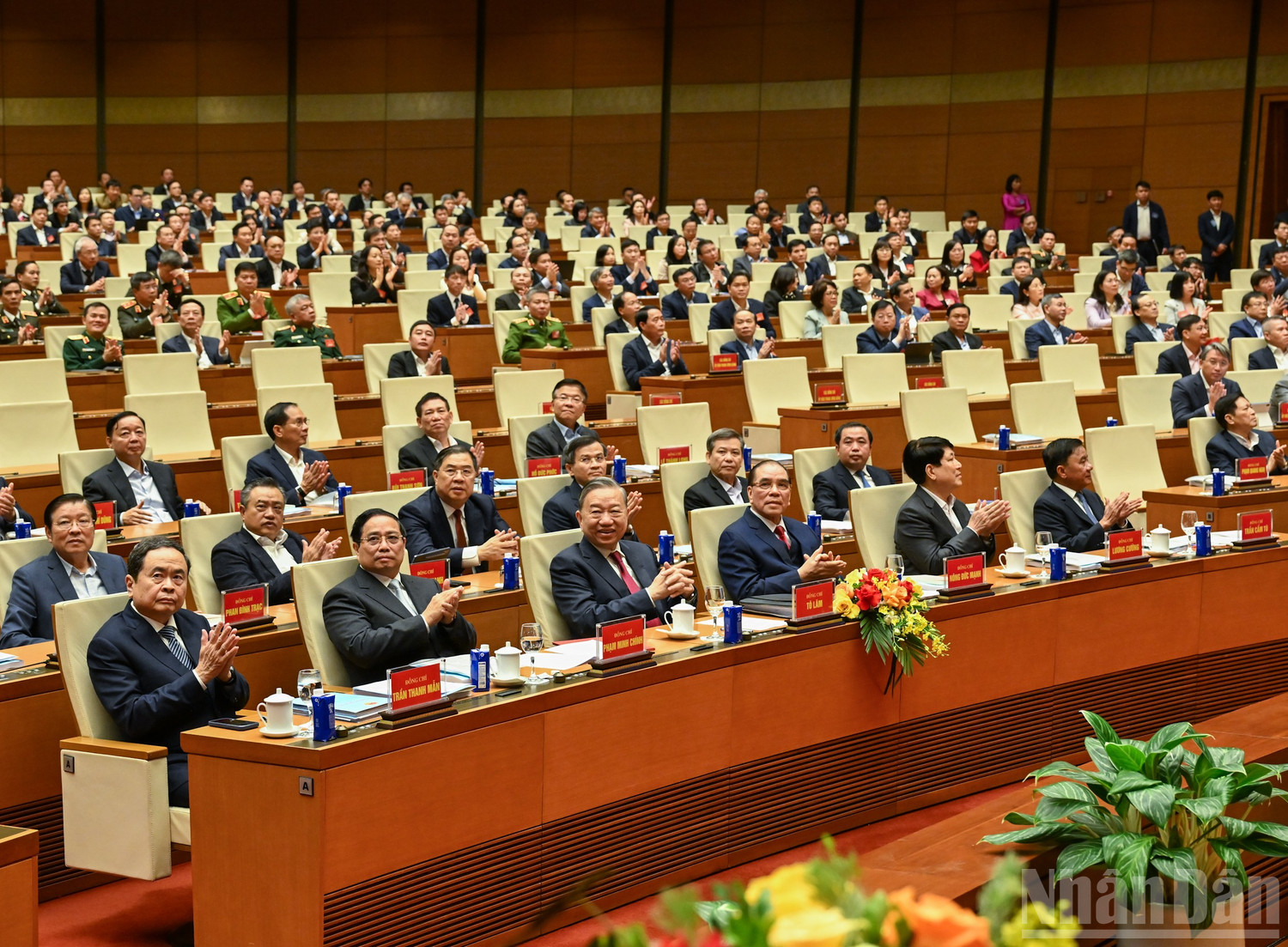 Tổng Bí thư Tô Lâm cùng các đồng chí lãnh đạo, nguyên lãnh đạo Đảng, Nhà nước và các đại biểu dự hội nghị. (Ảnh: DUY LINH)