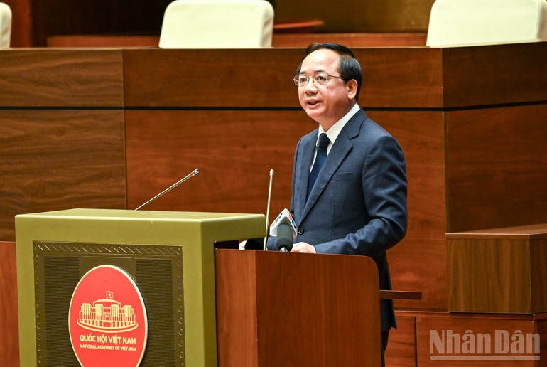 Đồng chí Trịnh Văn Quyết, Ủy viên Bộ Chính trị, Bí thư Trung ương Đảng,﻿ Trưởng ban Tuyên giáo và Dân vận Trung ương trình bày chuyên đề tại hội nghị. (Ảnh: DUY LINH)