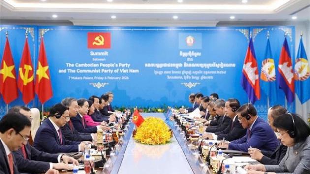 Summit meeting between Party Chiefs of Vietnam and Cambodia held in Phnom Penh