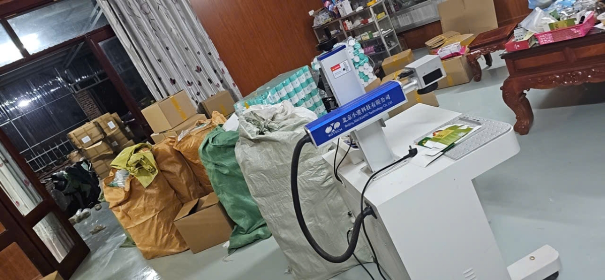 Phương tiện, máy móc các dối tượng dùng để sản xuất thuốc giả. Ảnh: Công an Thanh Hoá