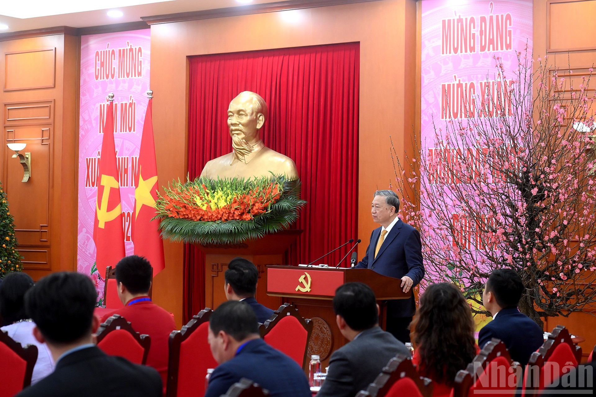 Tổng Bí thư Tô Lâm phát biểu tại cuộc gặp mặt Đoàn kiều bào tiêu biểu tham dự Chương trình Xuân Quê hương 2026. Ảnh: Nhân Dân.