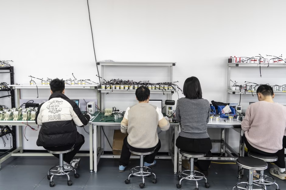 Một số địa phương còn trợ giá trực tiếp cho người mua, hỗ trợ khoảng 10% giá trị robot nhằm hạ thấp rào cản thử nghiệm