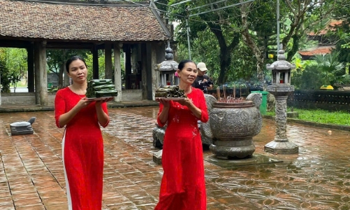 Lửa bếp tháng Chạp và câu chuyện bánh tiến vua