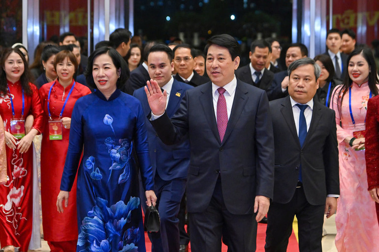 Chủ tịch nước Lương Cường và Phu nhân dự Chương trình nghệ thuật đặc biệt Xuân Quê hương 2026. Ảnh: Nhân Dân.