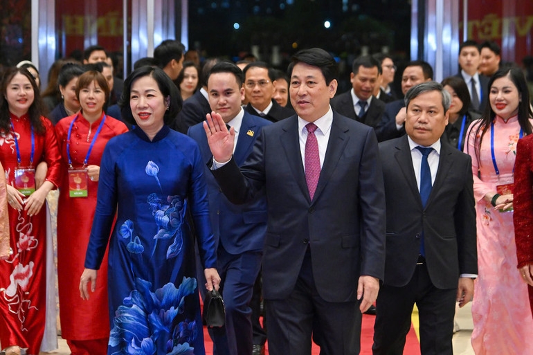 Chủ tịch nước Lương Cường và Phu nhân dự Chương trình nghệ thuật đặc biệt Xuân Quê hương 2026. Ảnh: Nhân Dân.