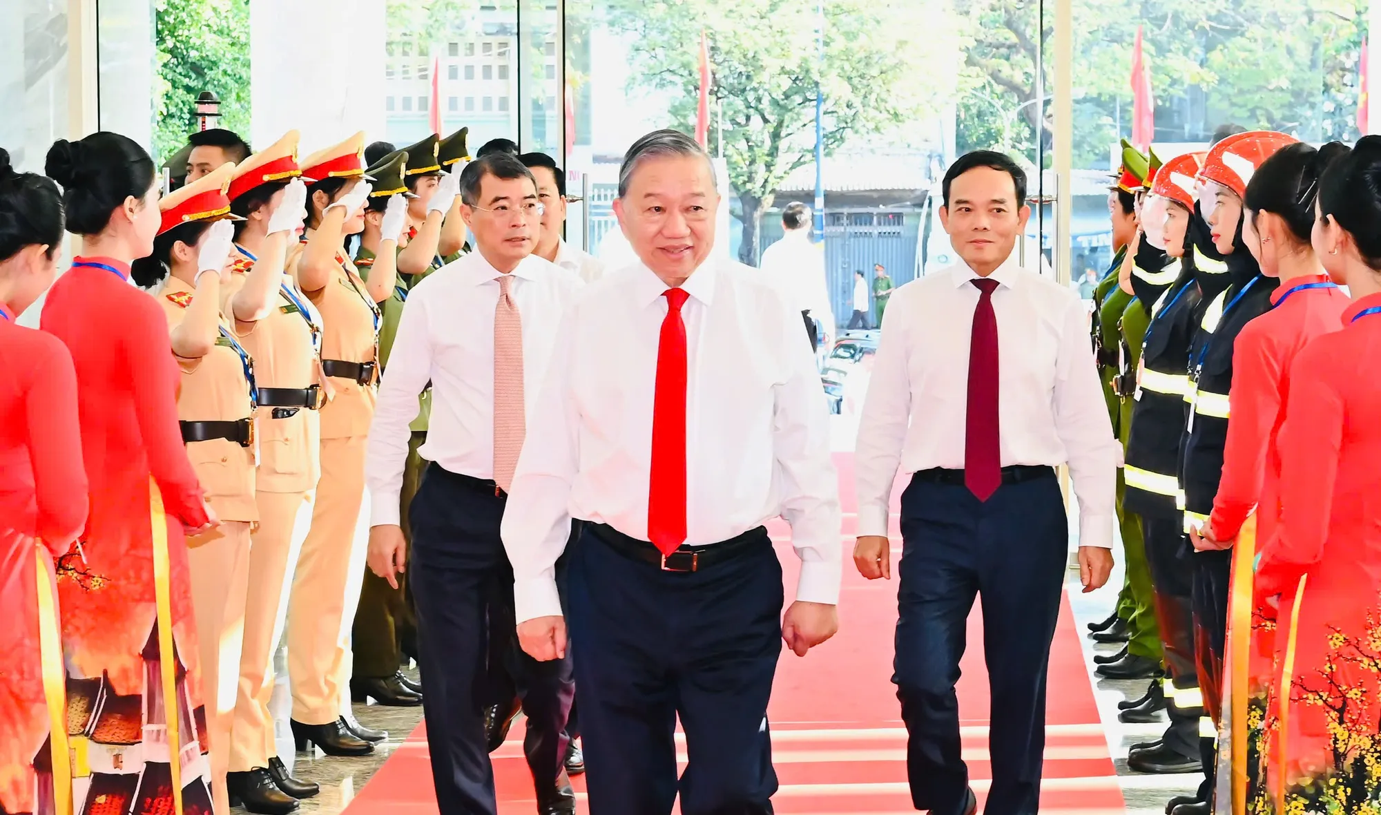 Tổng Bí thư Tô Lâm đến thăm, chúc tết Đảng bộ, chính quyền và nhân dân TPHCM. Ảnh: Việt Dũng