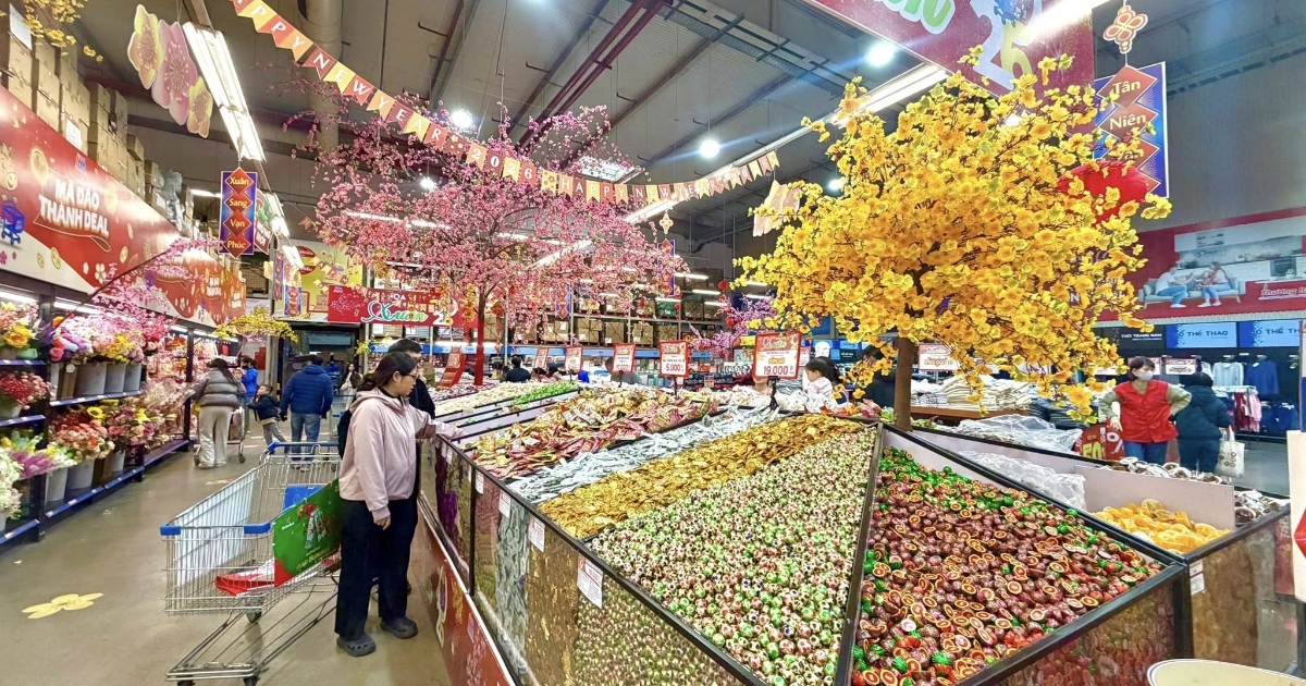 Liên tục khuyến mãi, các siêu thị công bố lịch hoạt động dịp Tết