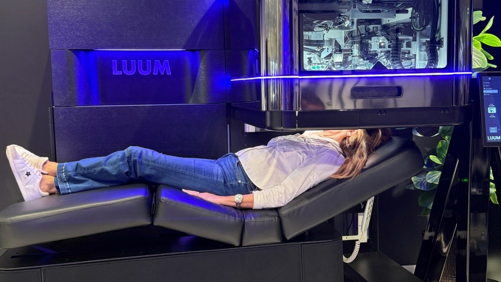 Máy gắn mi tự động Luum.